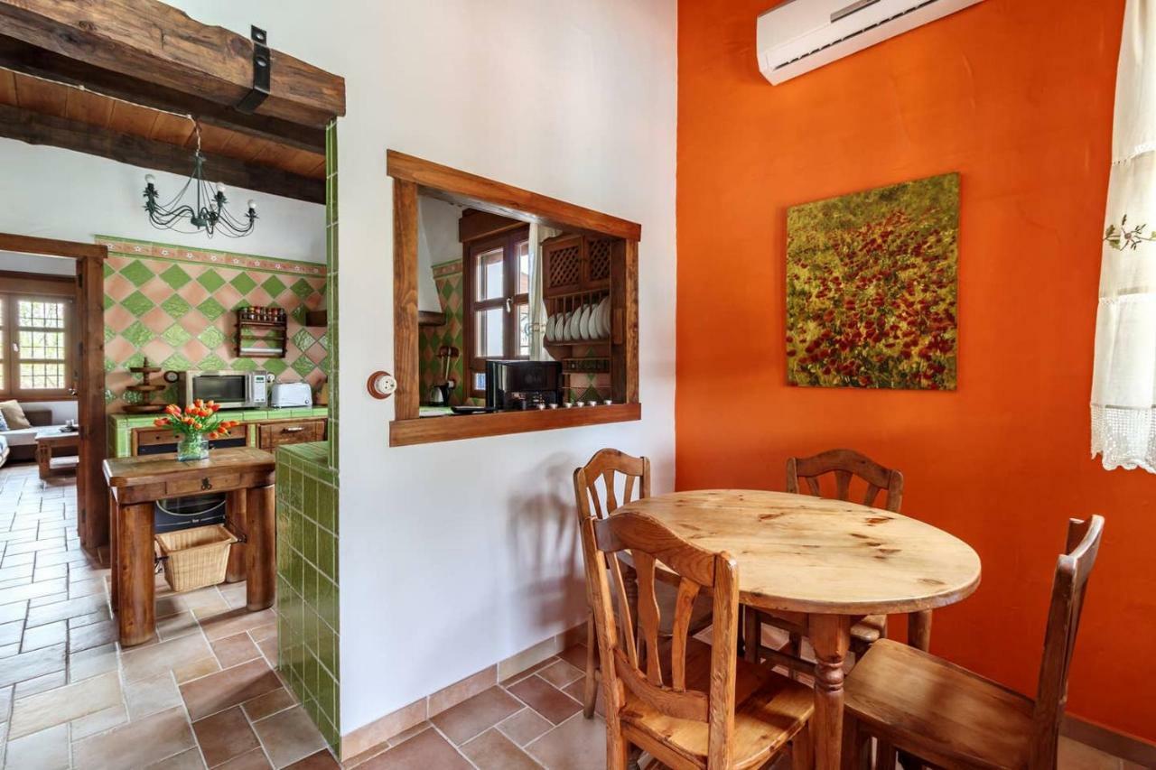 Encantadora Casa Con Piscina Privada Y Chimenea Padul